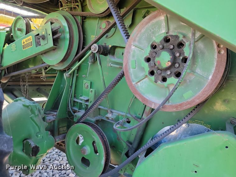 image for item DN3607 1978 John Deere 4400 combine