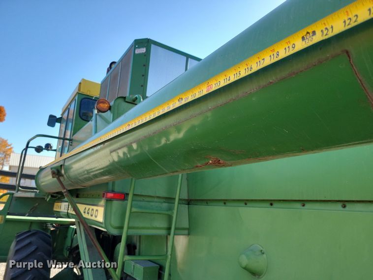 image for item DN3607 1978 John Deere 4400 combine