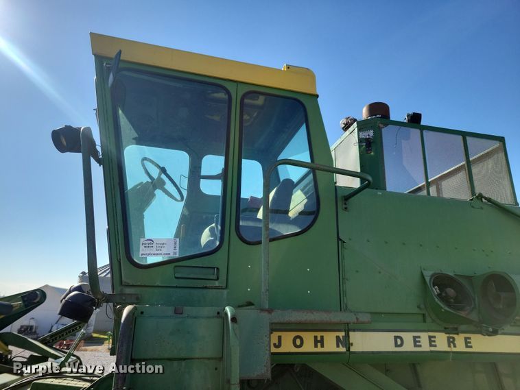 image for item DN3607 1978 John Deere 4400 combine