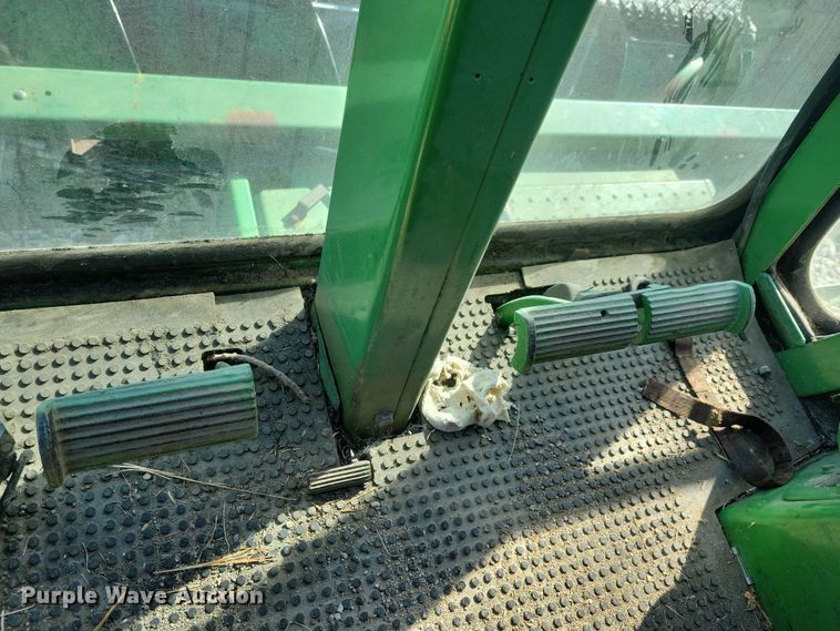 image for item DN3607 1978 John Deere 4400 combine