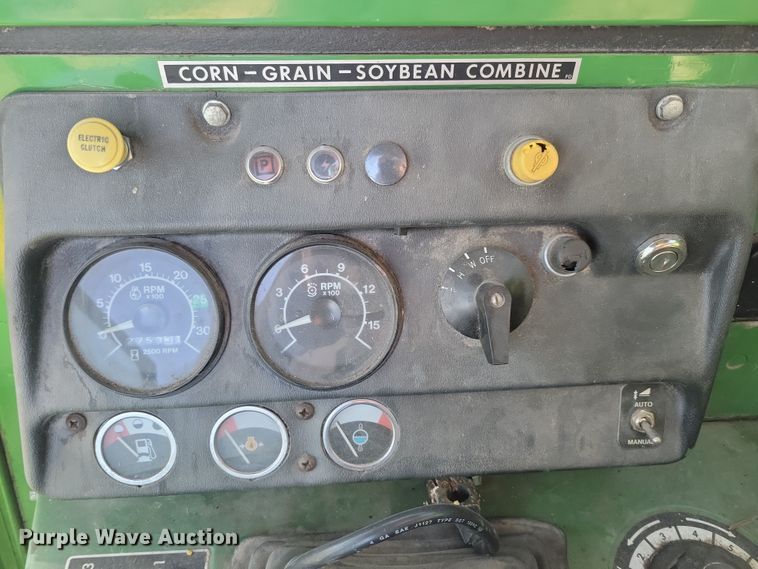 image for item DN3607 1978 John Deere 4400 combine