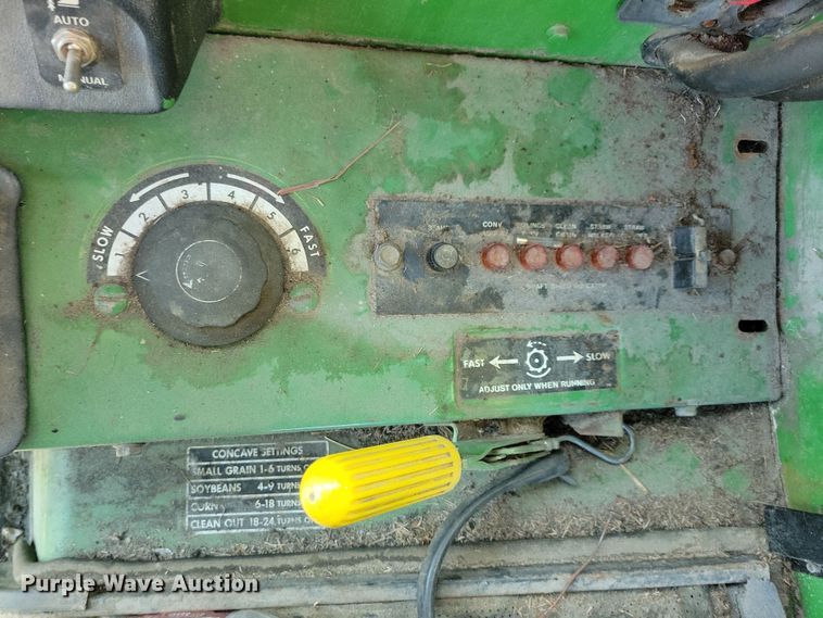 image for item DN3607 1978 John Deere 4400 combine