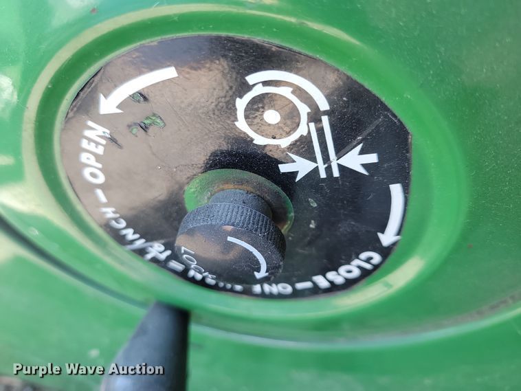 image for item DN3607 1978 John Deere 4400 combine