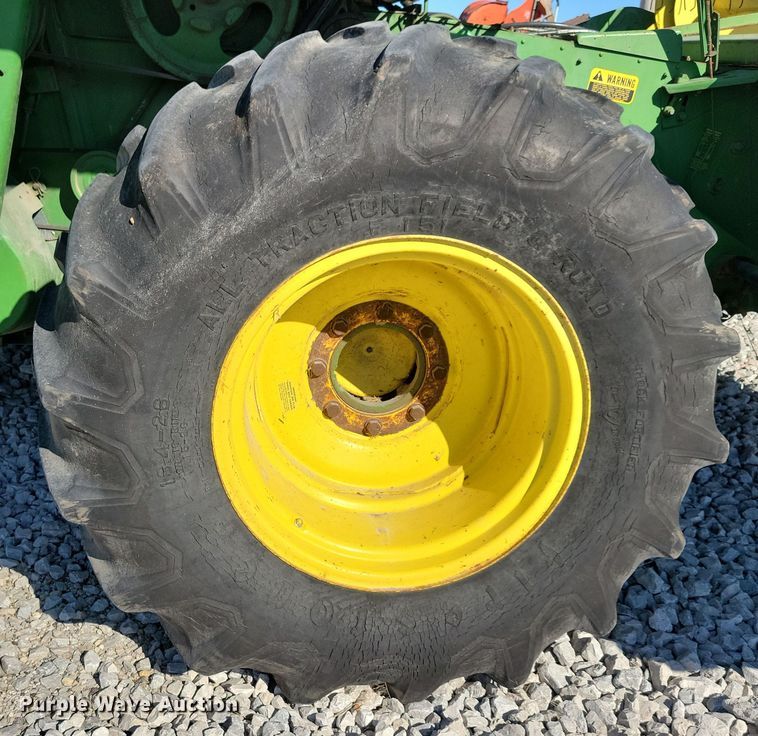 image for item DN3607 1978 John Deere 4400 combine