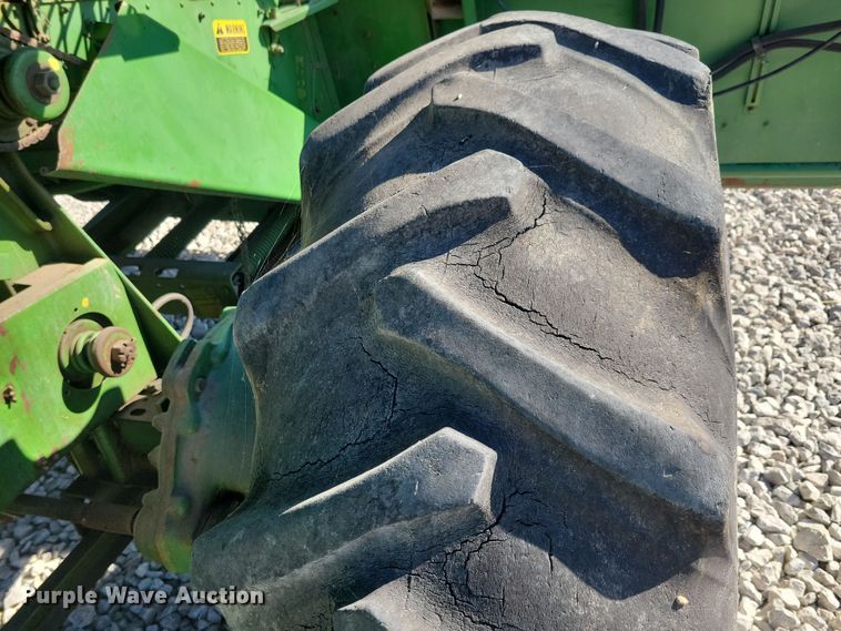 image for item DN3607 1978 John Deere 4400 combine