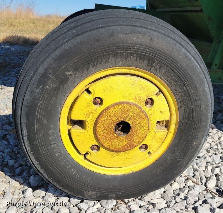 image for item DN3607 1978 John Deere 4400 combine