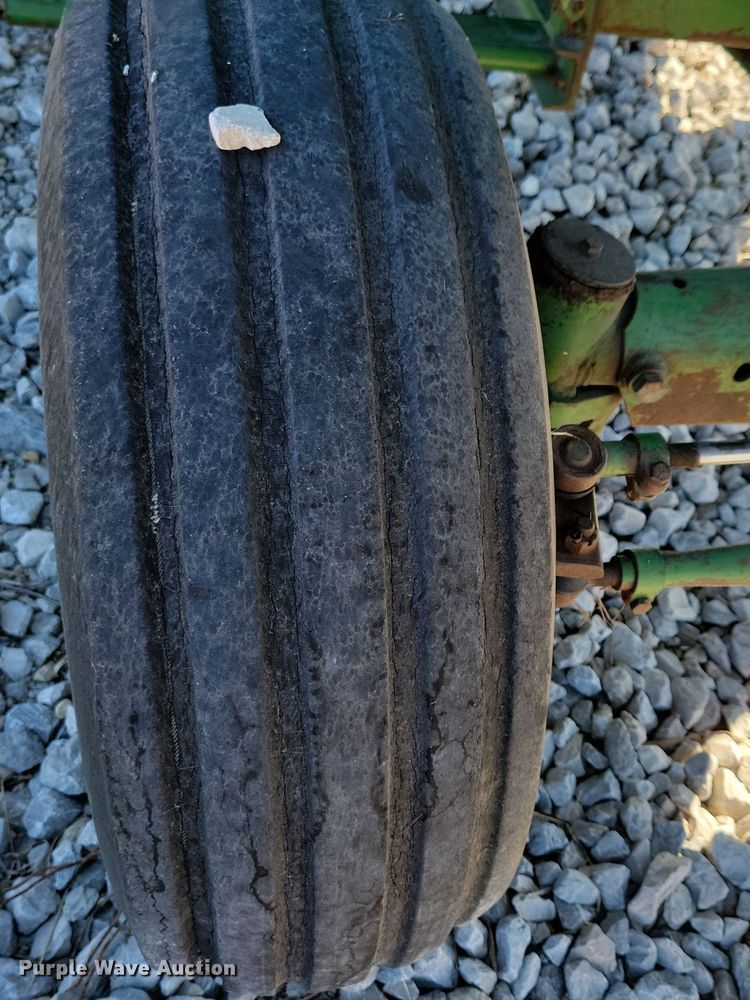 image for item DN3607 1978 John Deere 4400 combine