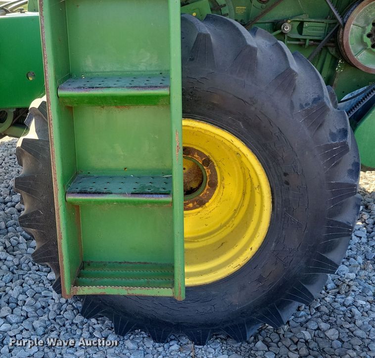 image for item DN3607 1978 John Deere 4400 combine