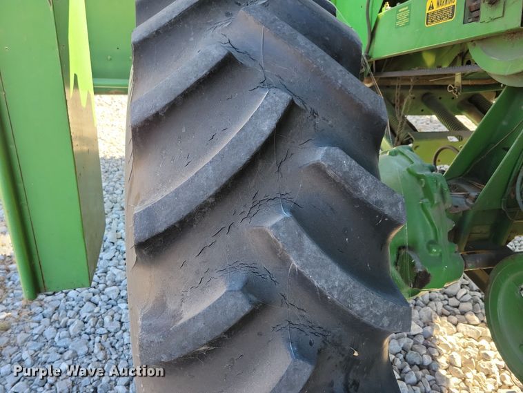 image for item DN3607 1978 John Deere 4400 combine