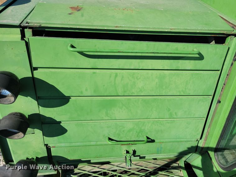 image for item DN3607 1978 John Deere 4400 combine