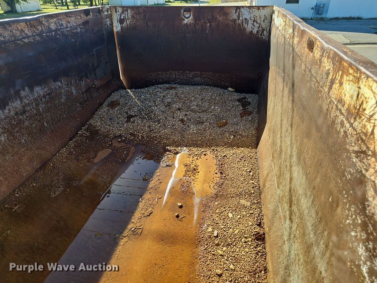 image for item DO5483 2006 Sterling LT9500 dump truck