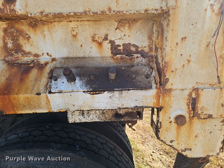 image for item DO5483 2006 Sterling LT9500 dump truck