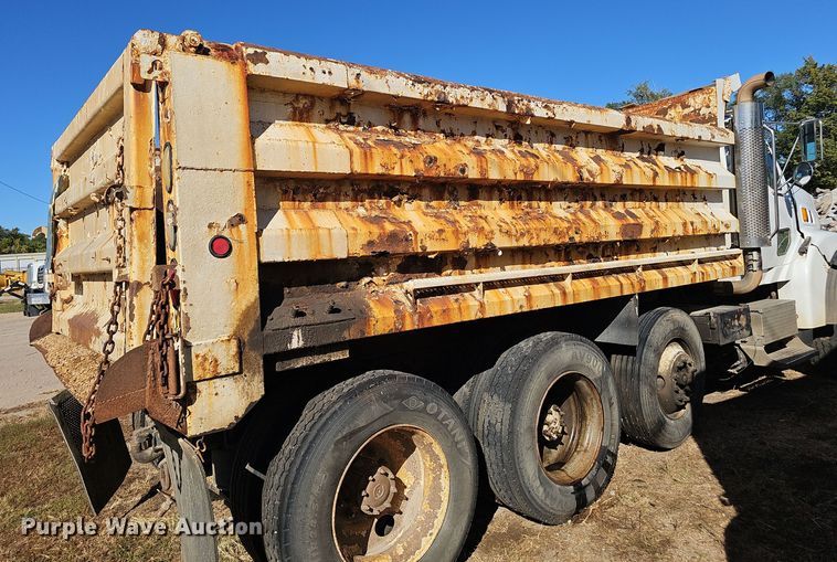 image for item DO5483 2006 Sterling LT9500 dump truck