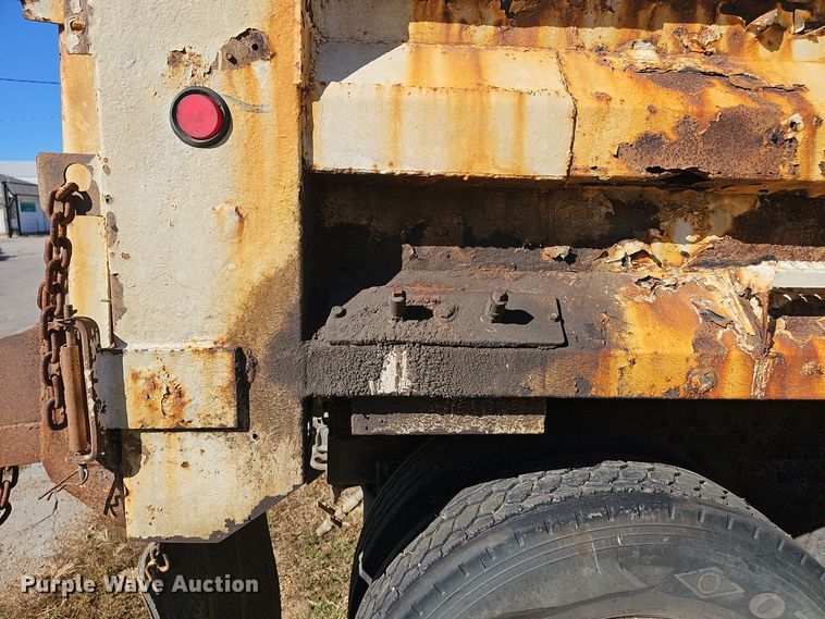 image for item DO5483 2006 Sterling LT9500 dump truck