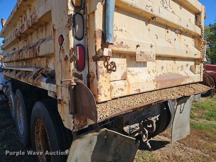 image for item DO5483 2006 Sterling LT9500 dump truck