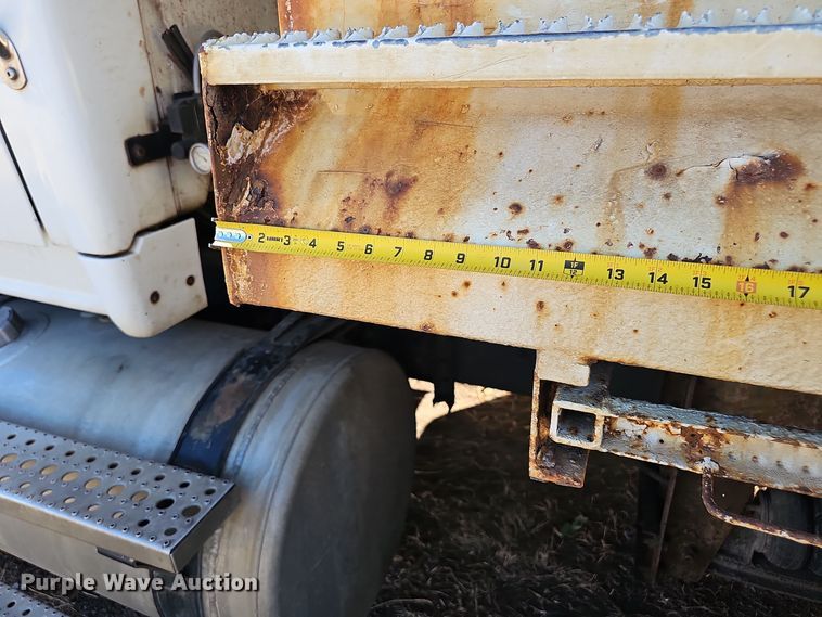 image for item DO5483 2006 Sterling LT9500 dump truck