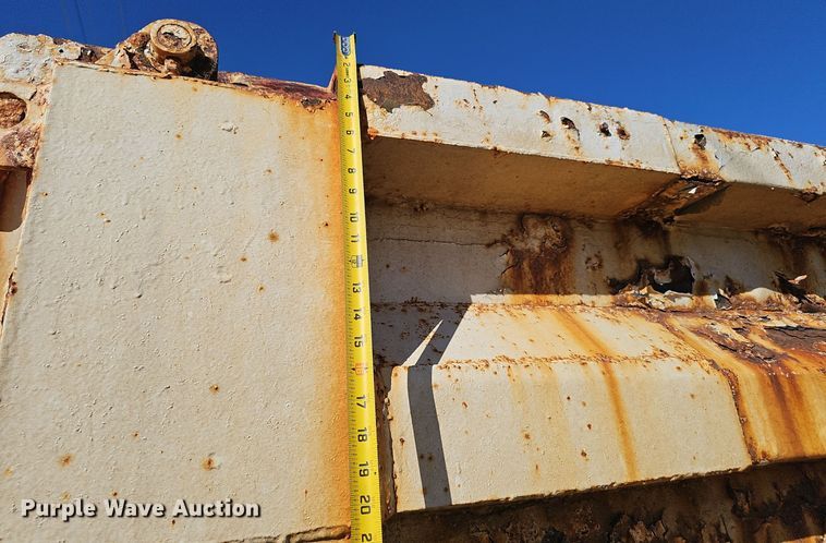 image for item DO5483 2006 Sterling LT9500 dump truck