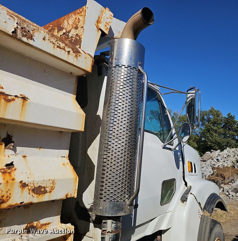 image for item DO5483 2006 Sterling LT9500 dump truck