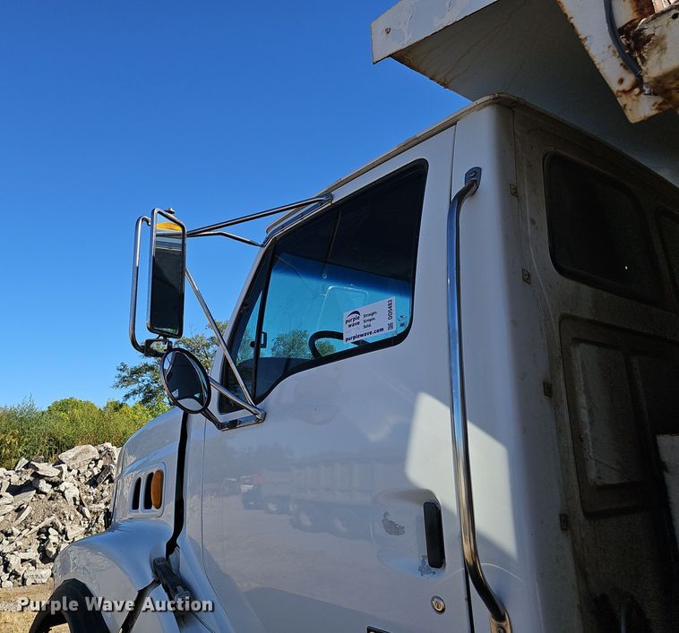 image for item DO5483 2006 Sterling LT9500 dump truck