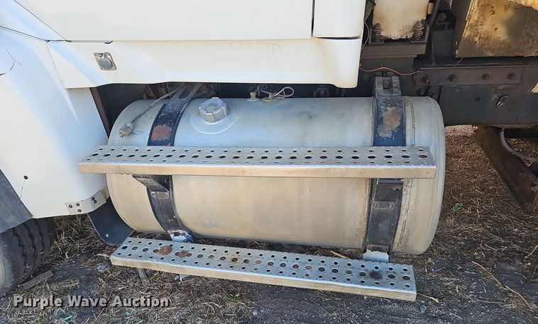 image for item DO5483 2006 Sterling LT9500 dump truck