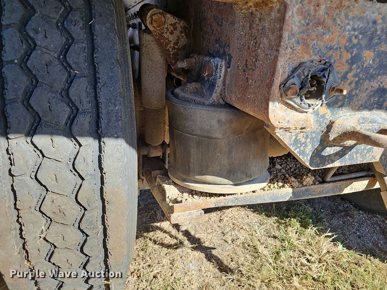 image for item DO5483 2006 Sterling LT9500 dump truck