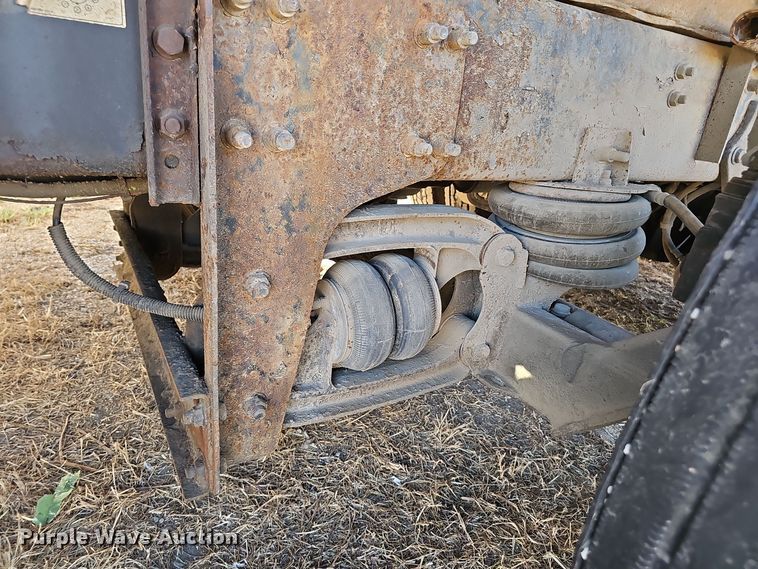 image for item DO5483 2006 Sterling LT9500 dump truck
