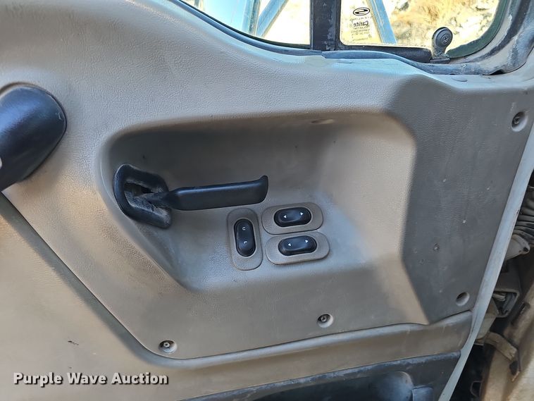 image for item DO5483 2006 Sterling LT9500 dump truck