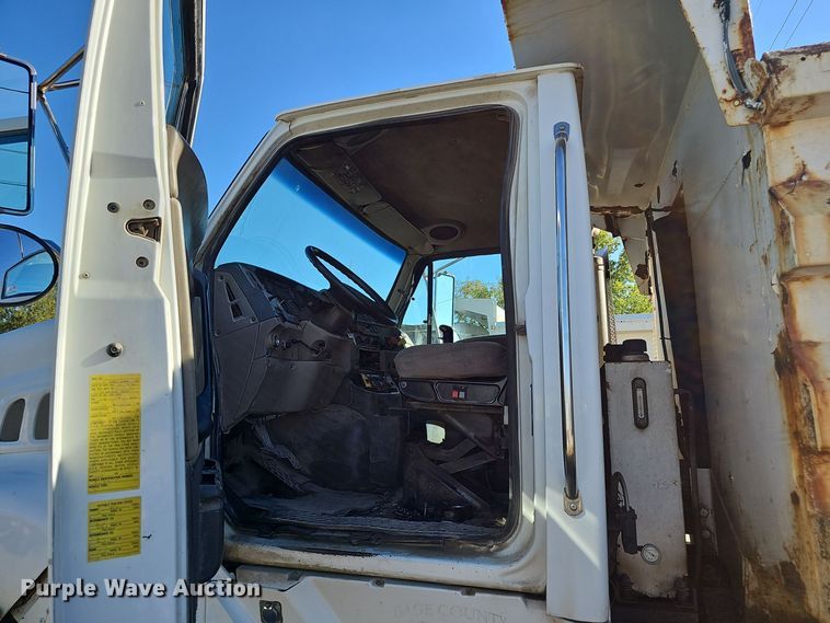 image for item DO5483 2006 Sterling LT9500 dump truck