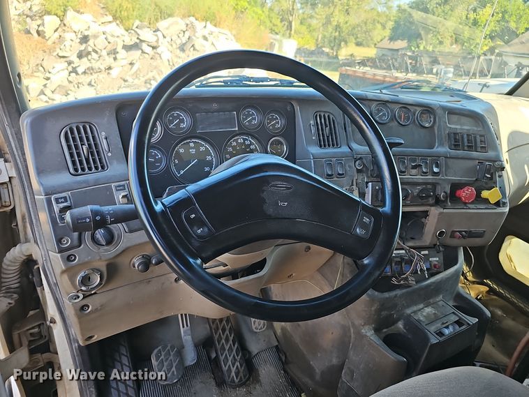 image for item DO5483 2006 Sterling LT9500 dump truck