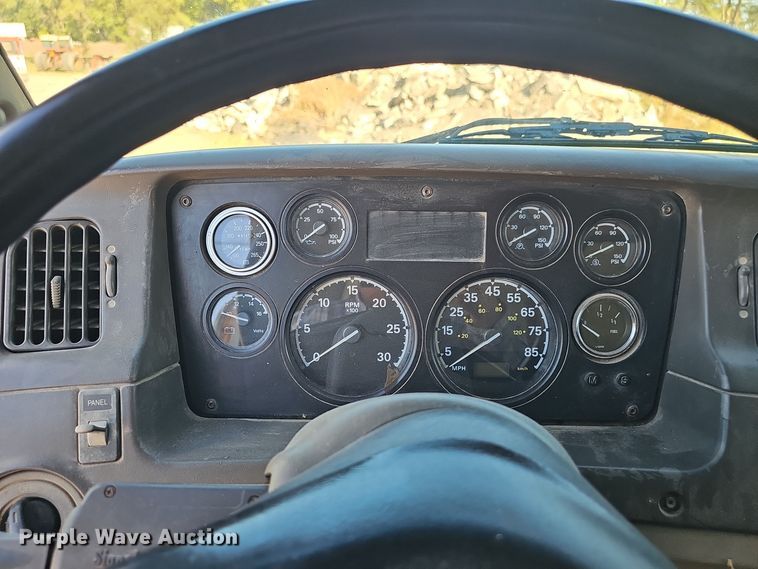 image for item DO5483 2006 Sterling LT9500 dump truck