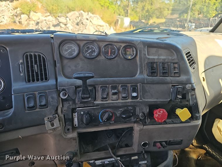 image for item DO5483 2006 Sterling LT9500 dump truck