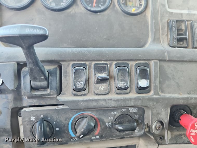 image for item DO5483 2006 Sterling LT9500 dump truck