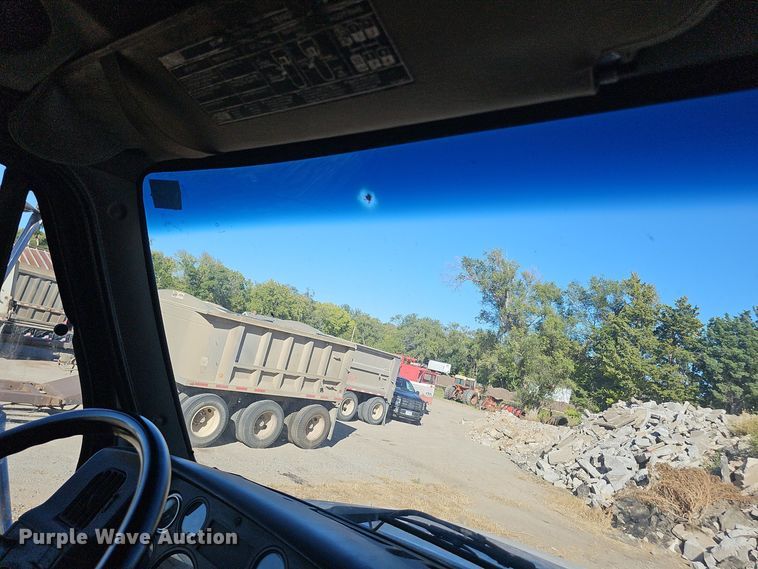 image for item DO5483 2006 Sterling LT9500 dump truck