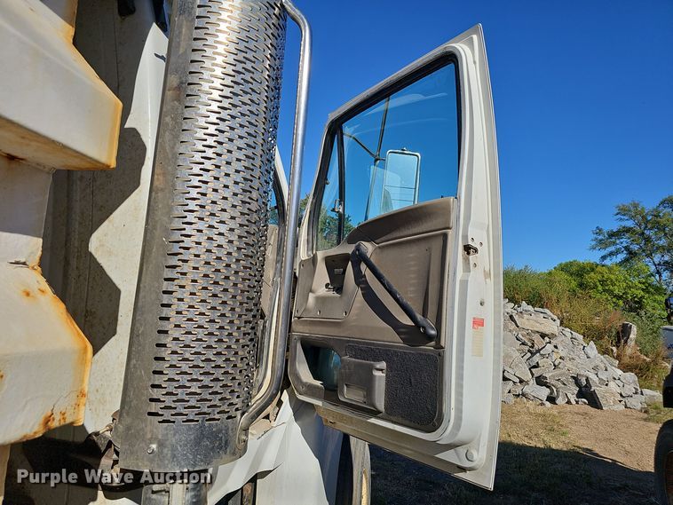 image for item DO5483 2006 Sterling LT9500 dump truck