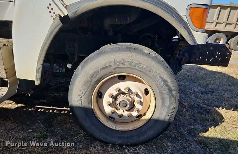 image for item DO5483 2006 Sterling LT9500 dump truck