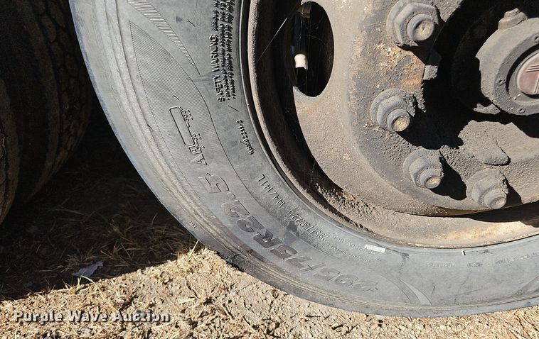 image for item DO5483 2006 Sterling LT9500 dump truck