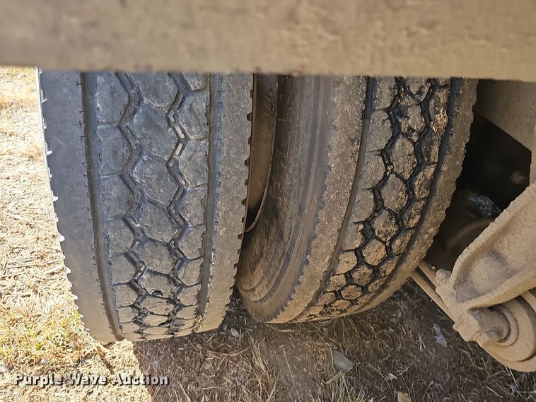 image for item DO5483 2006 Sterling LT9500 dump truck