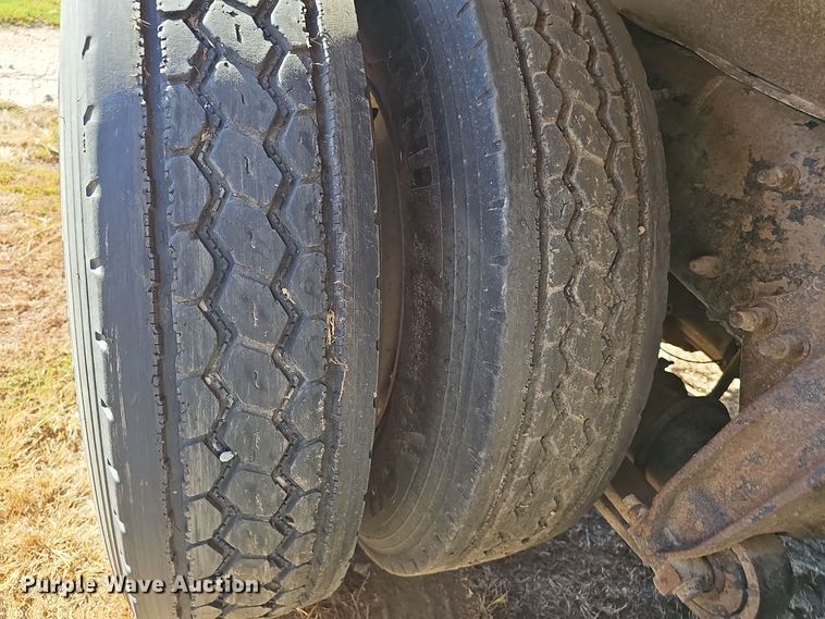 image for item DO5483 2006 Sterling LT9500 dump truck