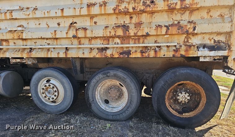 image for item DO5483 2006 Sterling LT9500 dump truck