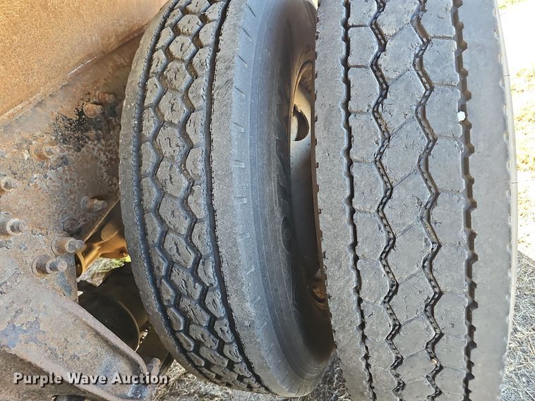 image for item DO5483 2006 Sterling LT9500 dump truck