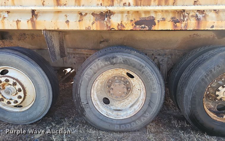 image for item DO5483 2006 Sterling LT9500 dump truck