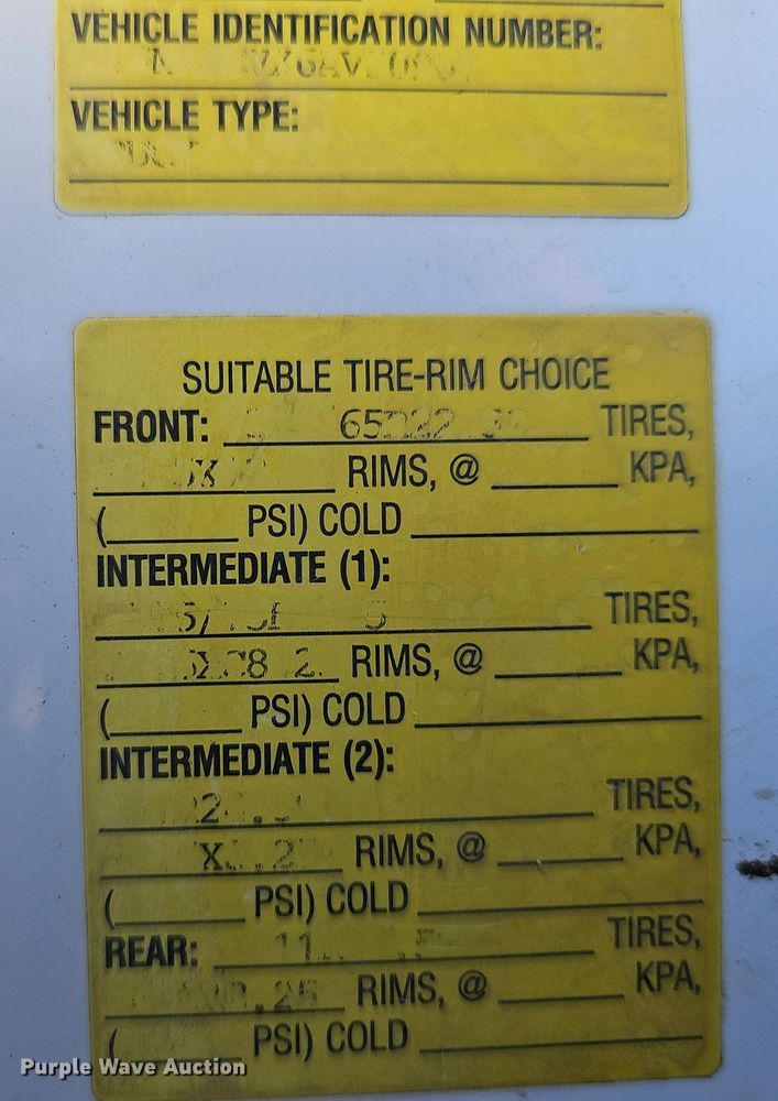 image for item DO5483 2006 Sterling LT9500 dump truck