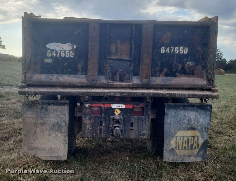 image for item DQ3737 2006 Ford  F650 Super Duty XL  dump truck