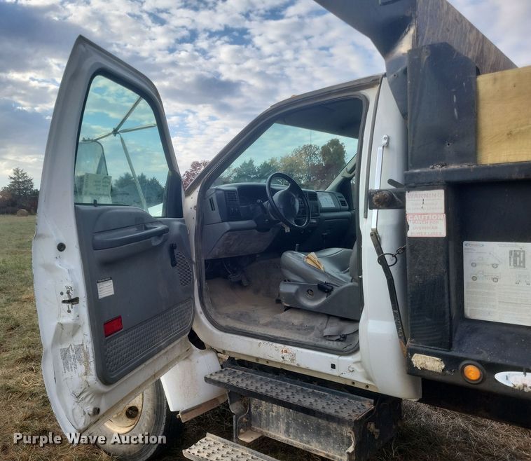 image for item DQ3737 2006 Ford  F650 Super Duty XL  dump truck