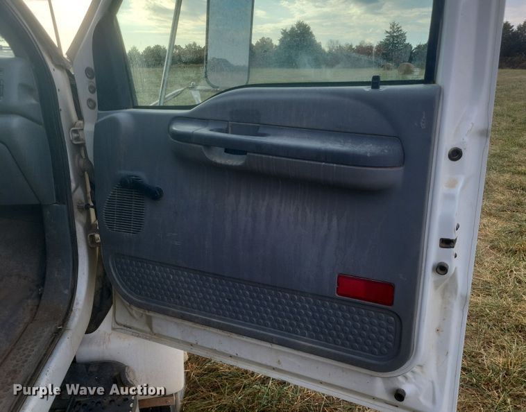 image for item DQ3737 2006 Ford  F650 Super Duty XL  dump truck