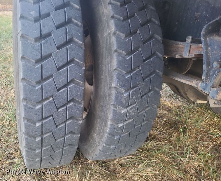 image for item DQ3737 2006 Ford  F650 Super Duty XL  dump truck