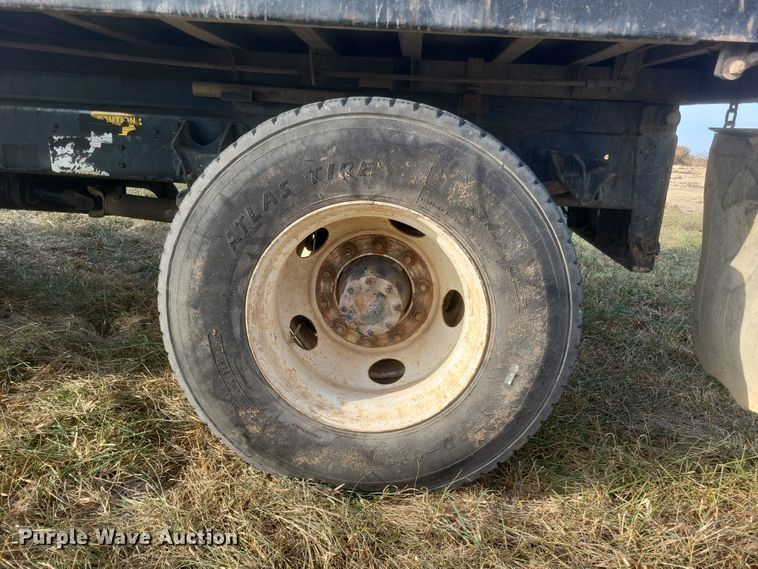 image for item DQ3737 2006 Ford  F650 Super Duty XL  dump truck