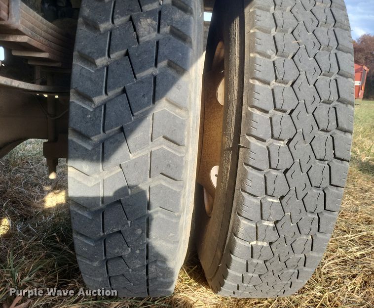 image for item DQ3737 2006 Ford  F650 Super Duty XL  dump truck