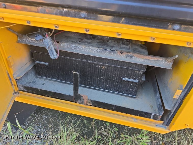 image for item DQ4570 2004 IC FE300 school bus