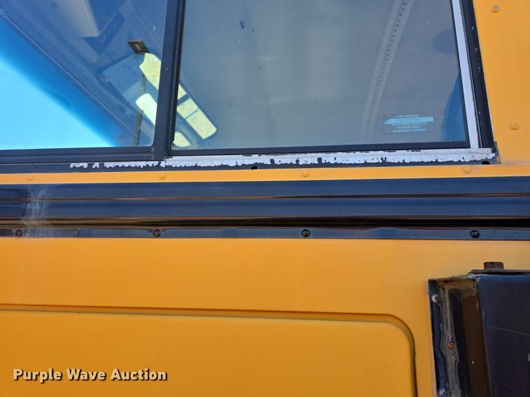 image for item DQ4570 2004 IC FE300 school bus